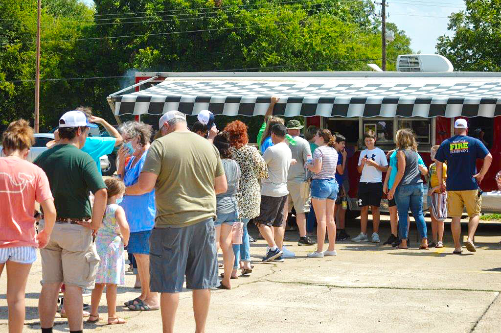 The lines were long at Judge Hunt’s BBQ in Quitman Saturday with folks buying meals to raise funds for the Steve and Jaime Finley family. Clint Hunt of the barbecue business played a big part in raising funds benefiting the family. Steve has been in the hospital on a ventilator for over four weeks due to COVID-19. A fund has been set up at City National Bank for donations at any of their locations. (Monitor photo by Larry Tucker)